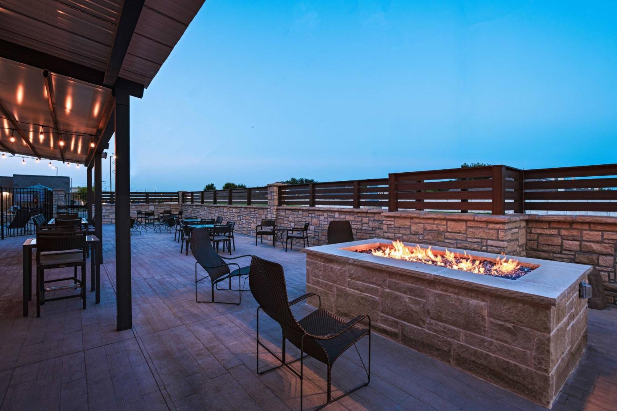 Courtyard Dallas Grand Prairie Exterior photo
